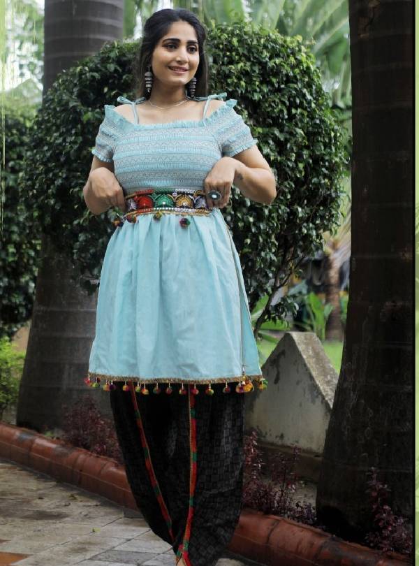 Navratri Special: Online Sarees, Salwar, Suits, Lehengas Kurtis, Collection  - IndiaRush | Indian designer wear, Kurta designs, Clothes for women