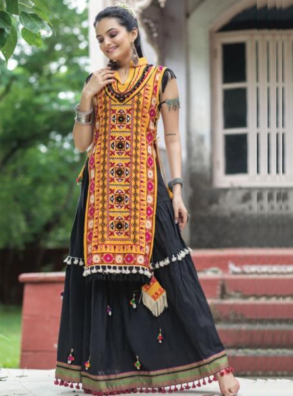 Stylish Latest Trendy Black Printed Kurta With Maroon Skirt|Rayon Fabric  And Three Quarter Sleevees