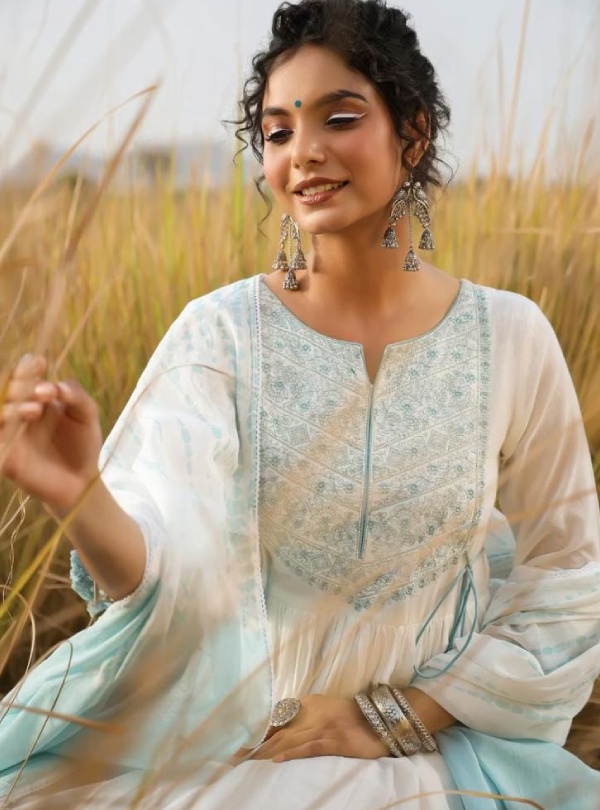 SAVI [M / 38] - Flared kurti set