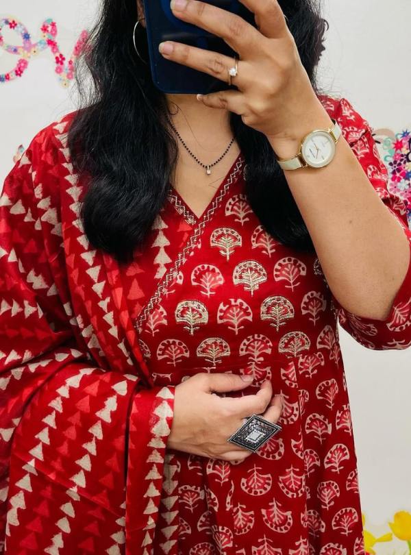 Beautiful Red Neck Design Suit - Image 4