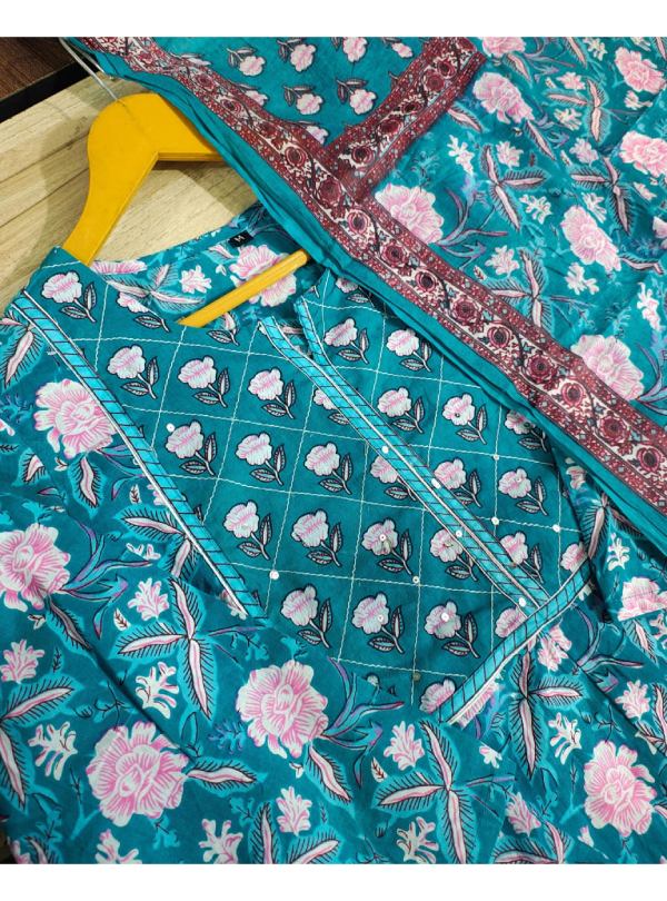 Floral Anarkali Kurta Set with Dupatta(9)