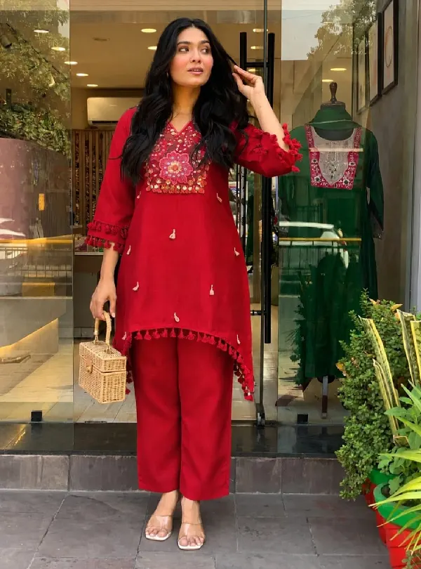 Cotton slub co-ord set for women with embroidery