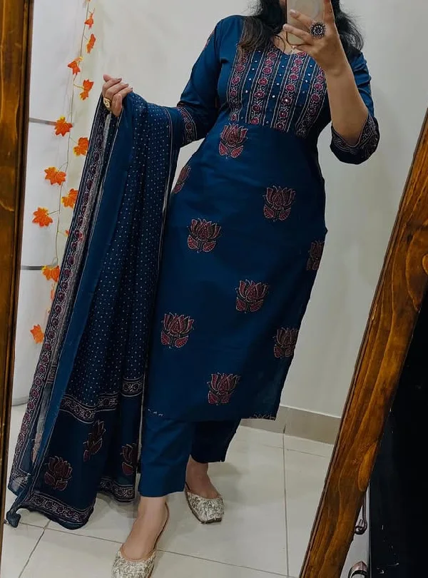 Floral cotton suit set with mirror handwork